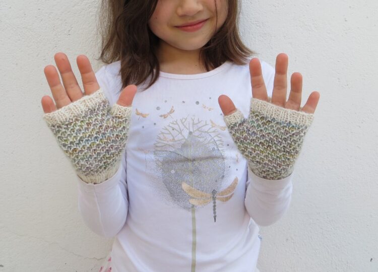 Spring Thaw Mitts in English - Image 2